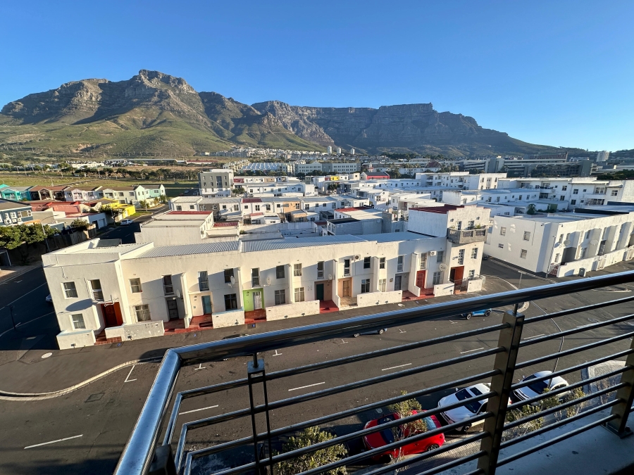 2 Bedroom Property for Sale in Zonnebloem Western Cape